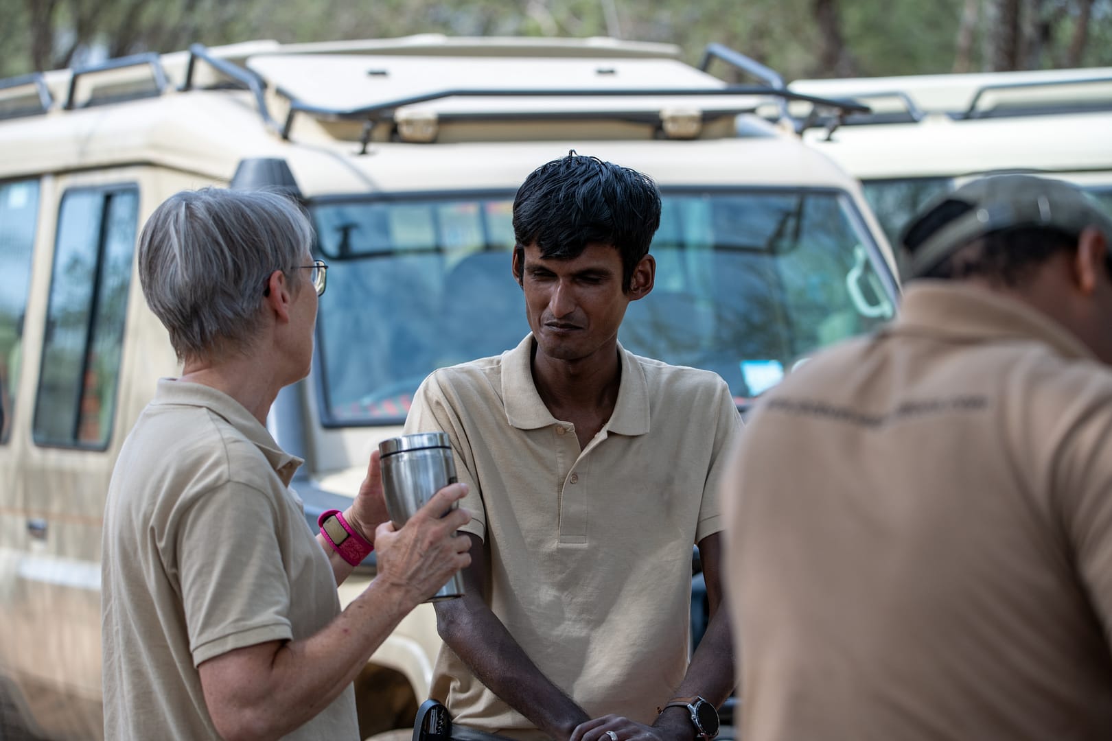 Unsere Guides teilen ihr tiefes Wissen über die Natur auf Ihrer Tansania und Sansibar Reise.