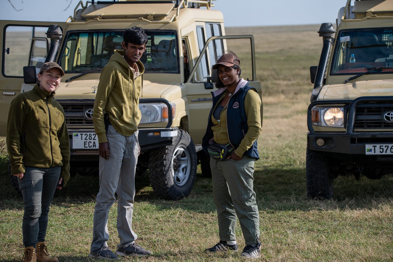 Unsere erfahrenen Guides besprechen die Route, um Ihre Individualreise in Safari Tansania perfekt zu machen.