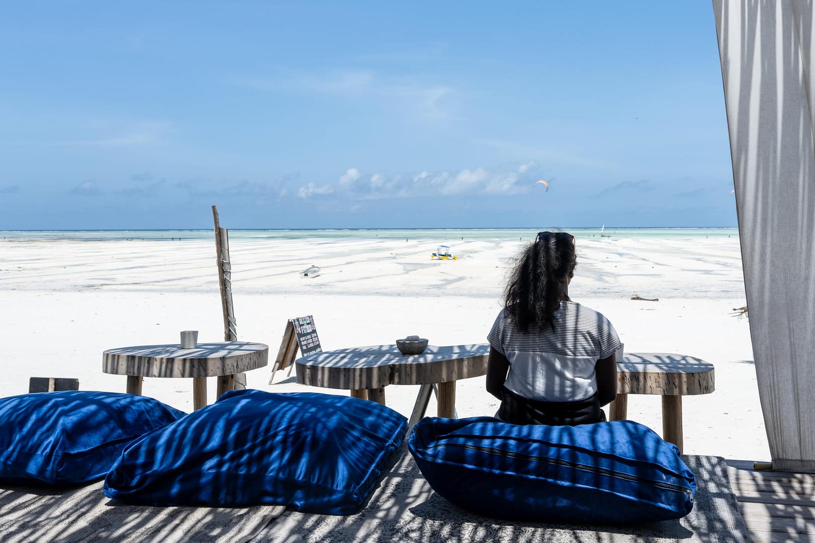 Entspannte Momente am Strand sind ein wichtiger Teil, wenn Sie Ihre Tansania Reise planen.