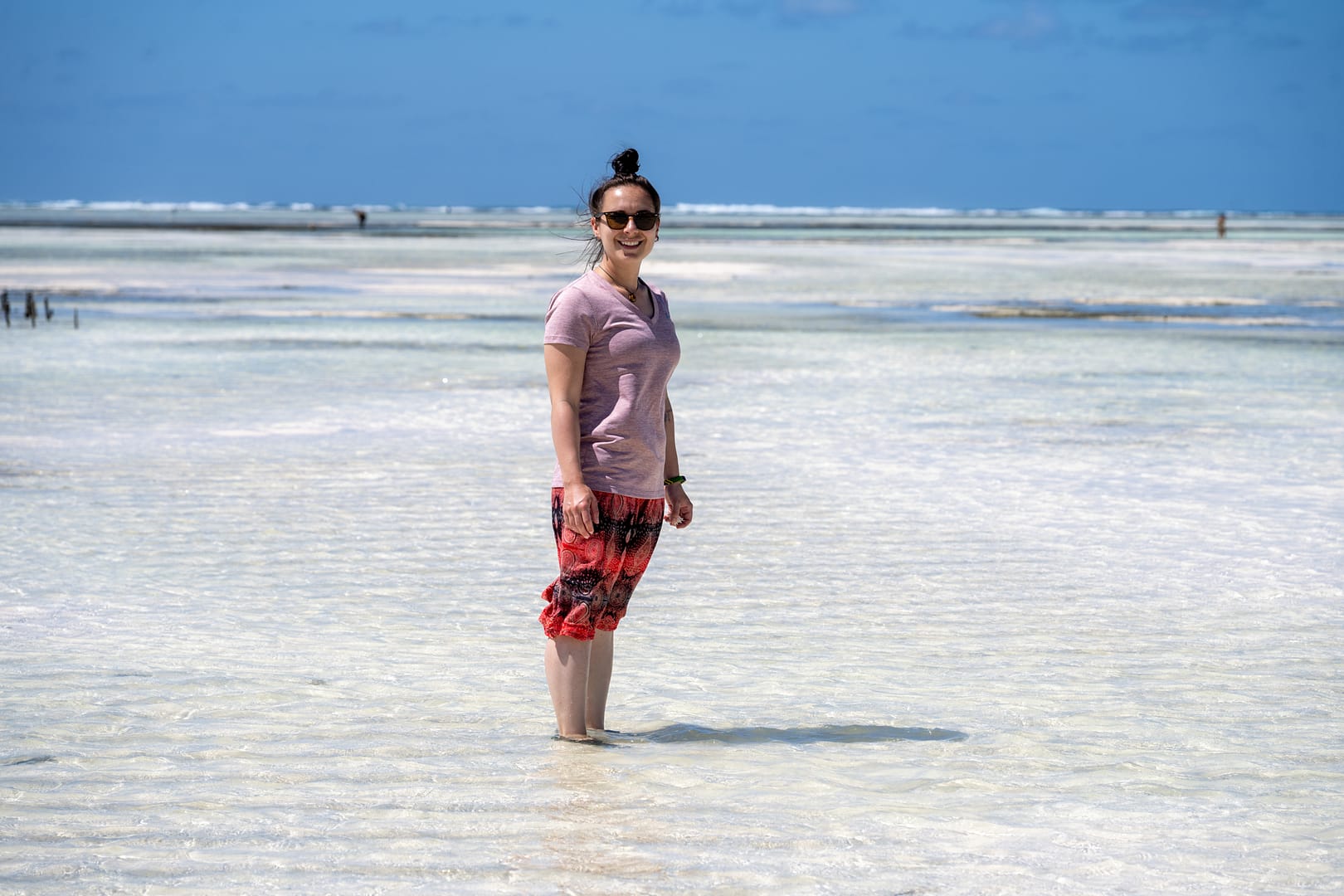 Ein einzigartiger Spaziergang auf einer Sandbank im Ozean – planen Sie Ihre Tansania Reise mit uns.